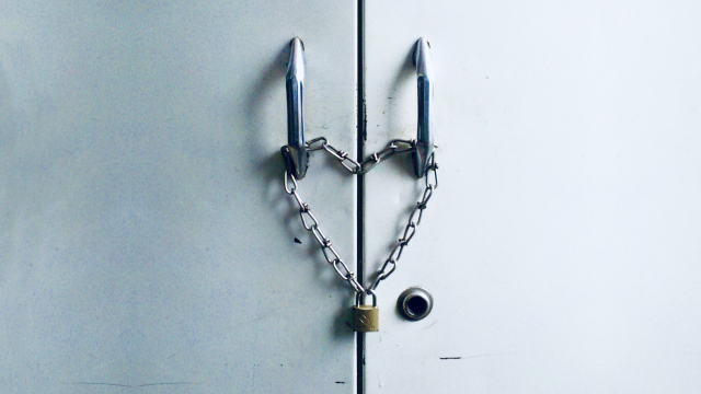 chain_heart_padlock_door_unsplash