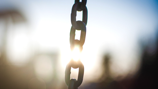 chain_links_sunlight_unsplash