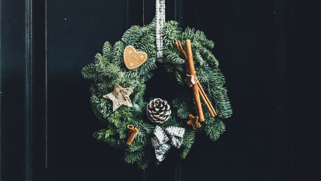 christmas_wreath_door_advent_unsplash