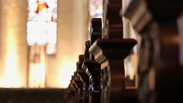 church_pews_altar_light