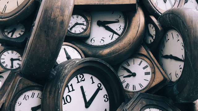 clocks_time_pile_unsplash