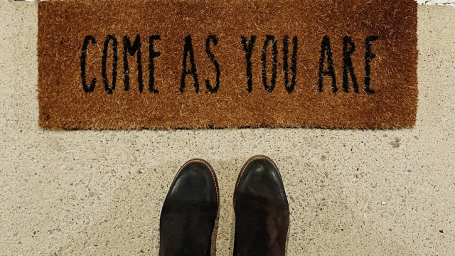 come_as_you_are_welcome_mat_boots_unsplash