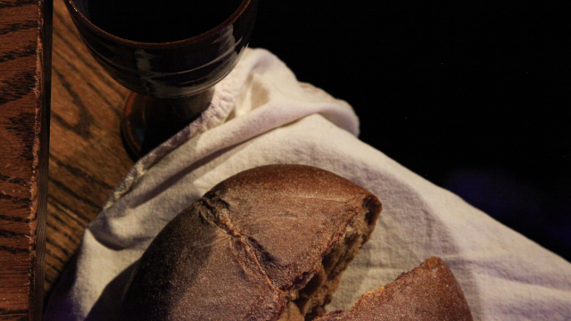 communion_bread_wine_cloth_unsplash