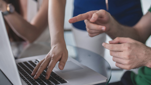 computer_pointing_screen_unsplash