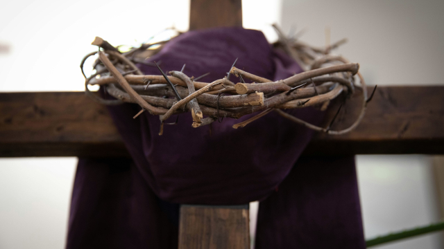 cross_purple_cloth_crown_of_thorns_unsplash