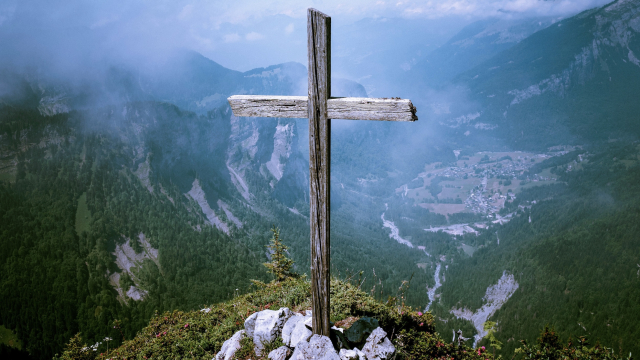 cross_wooden_cliff_trees_unsplash