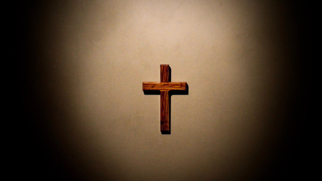 cross_wooden_darkness_unsplash