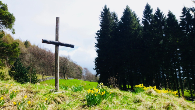 cross_wooden_scargill_field