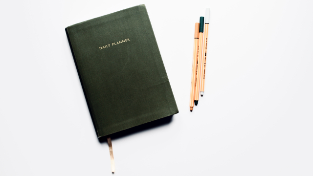 daily_planner_pens_unsplash