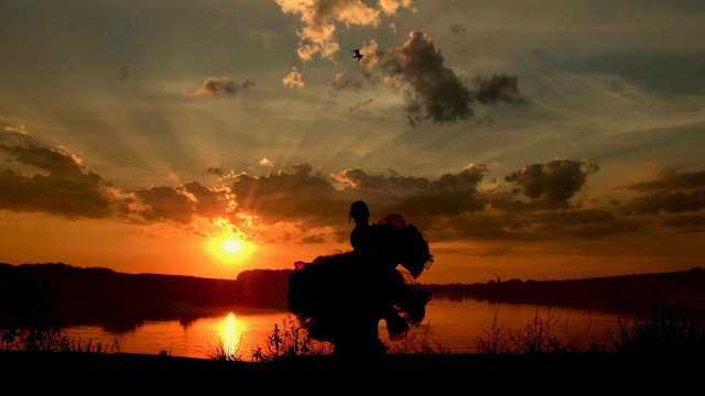 dancer_sunset_lake