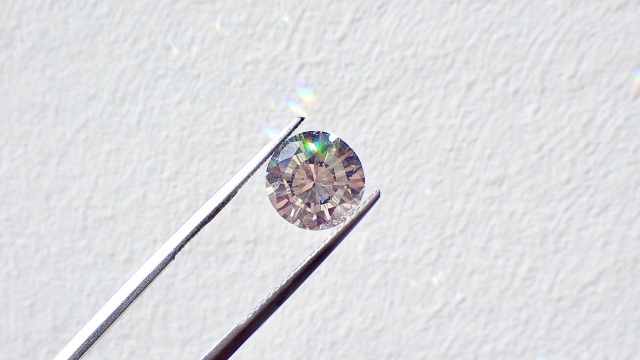 diamond_tweezers_gem_unsplash