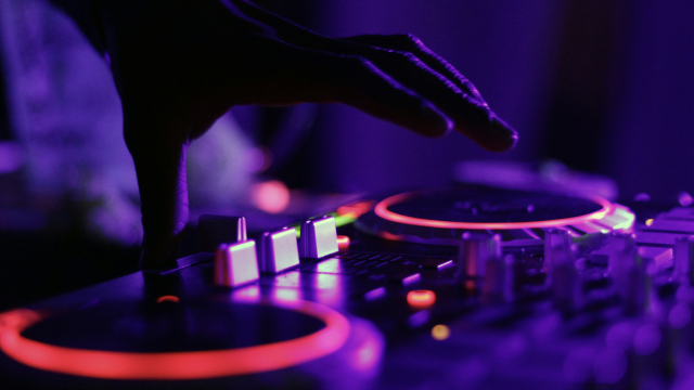 dj_decks_music_unsplash