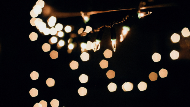 fairy_lights_christmas_unsplash