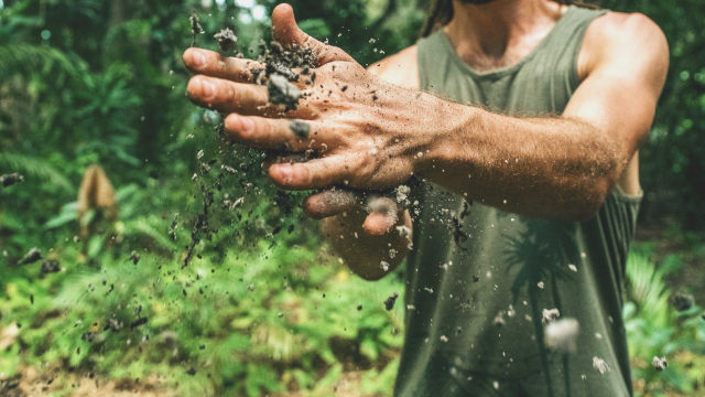 farming_mud_hands_unsplash