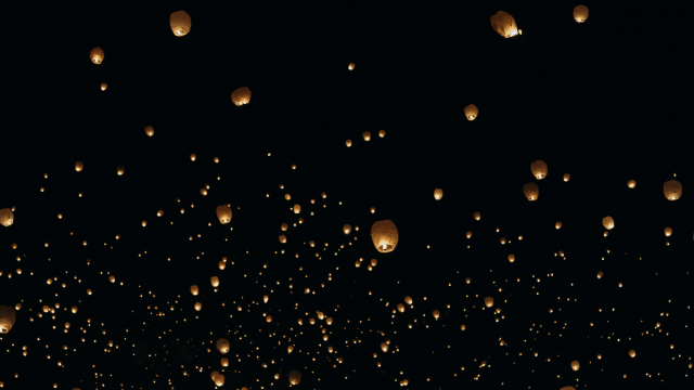 floating_paper_lanterns_sky_unsplash