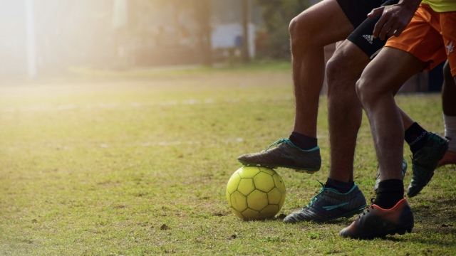 football_game_team_pitch_trainers_unsplash
