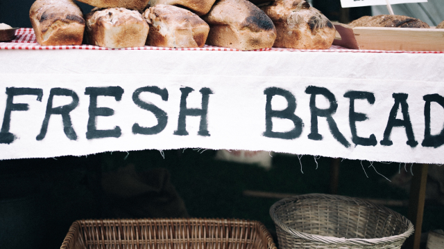 fresh_bread_sign_unsplash