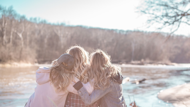 friends_river_sitting_unsplash