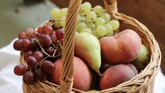 fruit_basket_grapes_unsplash