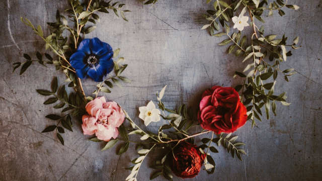 garland_flowers_unsplash