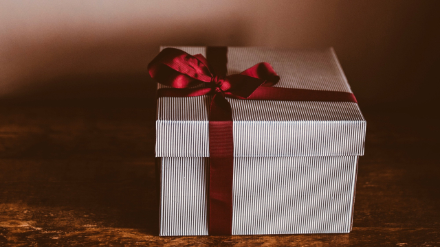 gift_ribbon_box_unsplash