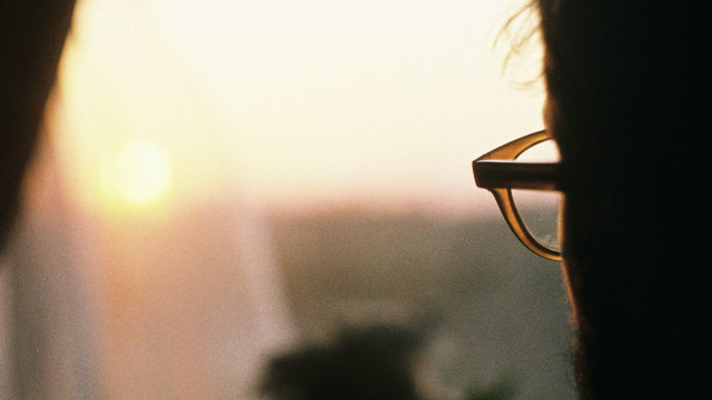 glasses_window_bright_unsplash