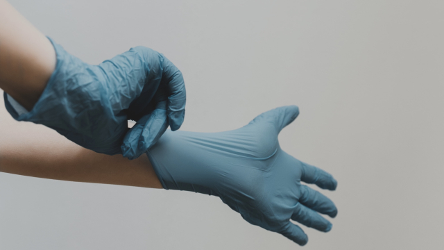 gloves_healthcare_medical_unsplash