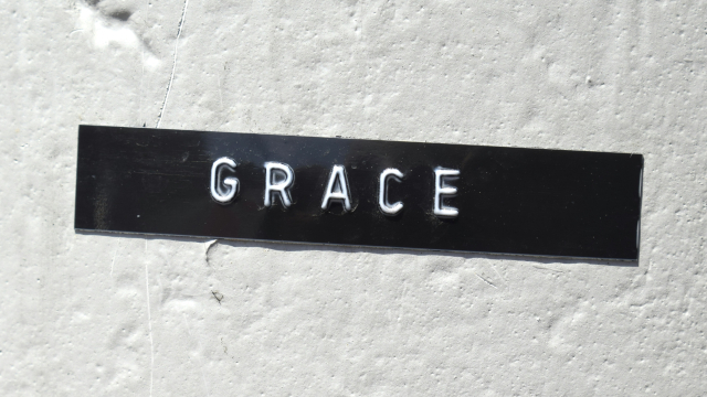grace_word_sticker_label_unsplash