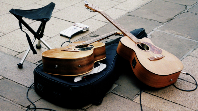 guitars_street_busking_unsplash