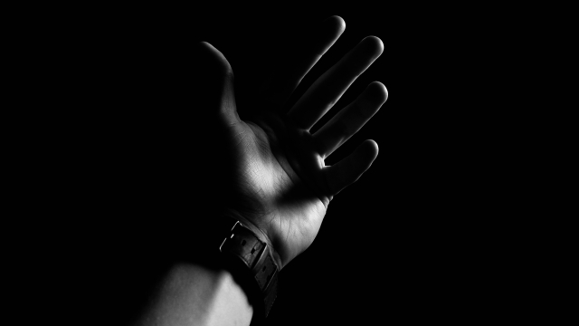 hand_black_and_white_unsplash