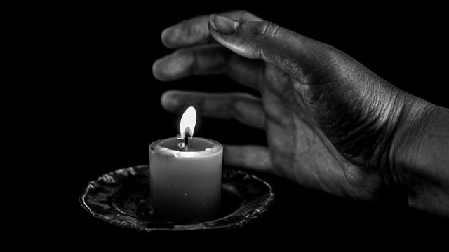 hand_candle_bw