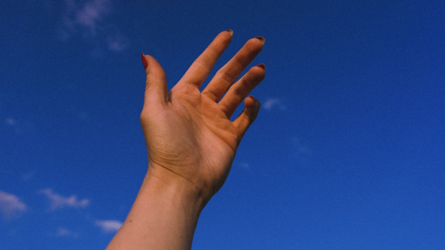 hand_in_the_air_clouds_unsplash