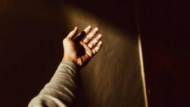 hand_outstretched_shadow_unsplash