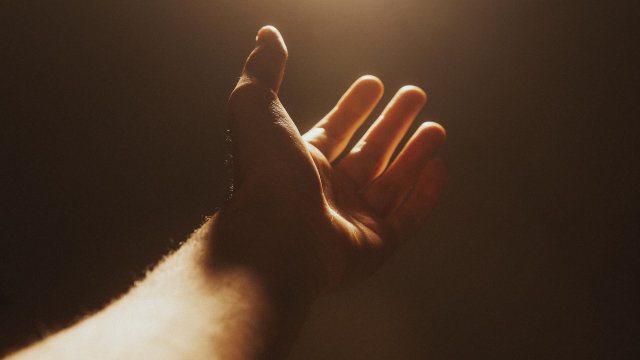 hand_reaching_out_unsplash