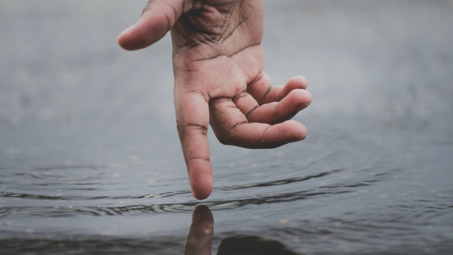 hand_ripples_water_unsplash