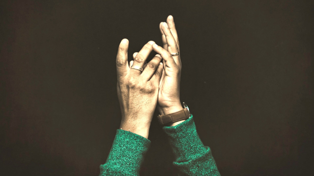 hands_aloft_prayer