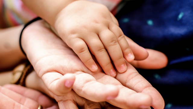 hands_family_unsplash