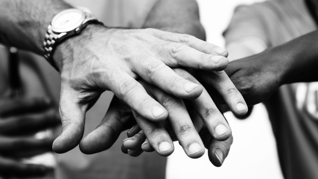 hands_in_team_bw