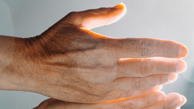 hands_open_light_unsplash