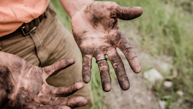 hands_open_praying_dirty_unsplash