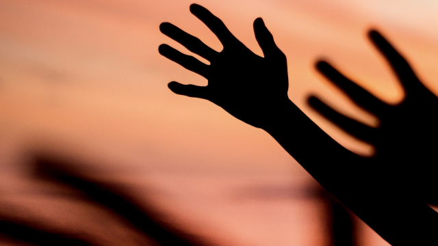 hands_shadows_unsplash