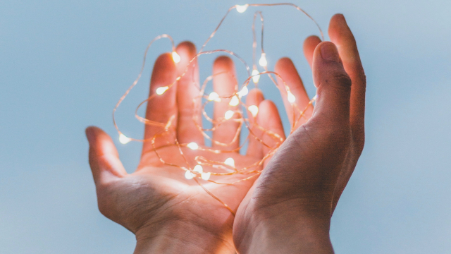 hands_string_lights_unsplash