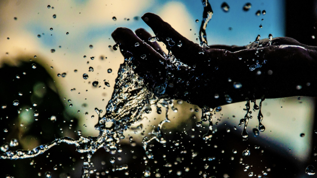hands_water_splashing_droplets_unsplash