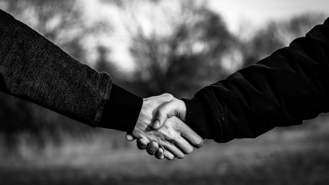 handshake_bw