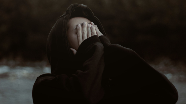head_in_hands_hoody_sadness_unsplash