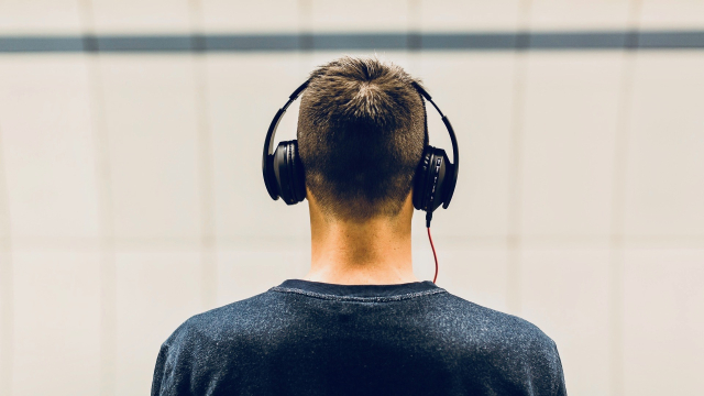 headphones_man_trainstation