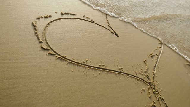 heart_sand_beach_tide_unsplash