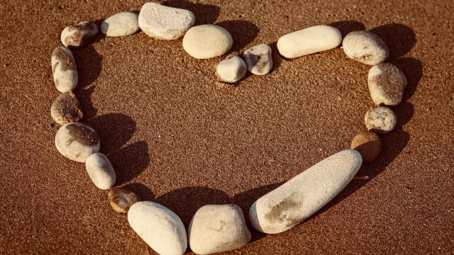 heart_stones_beach