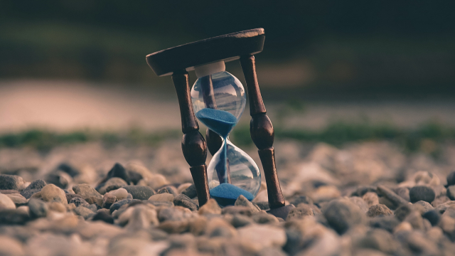 hourglass_beach_sand_time_unsplash
