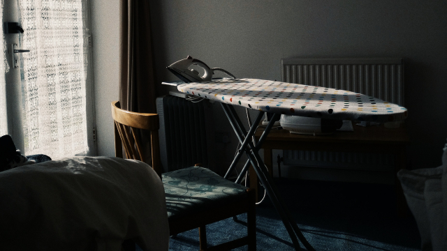 iron_ironing_board_unsplash